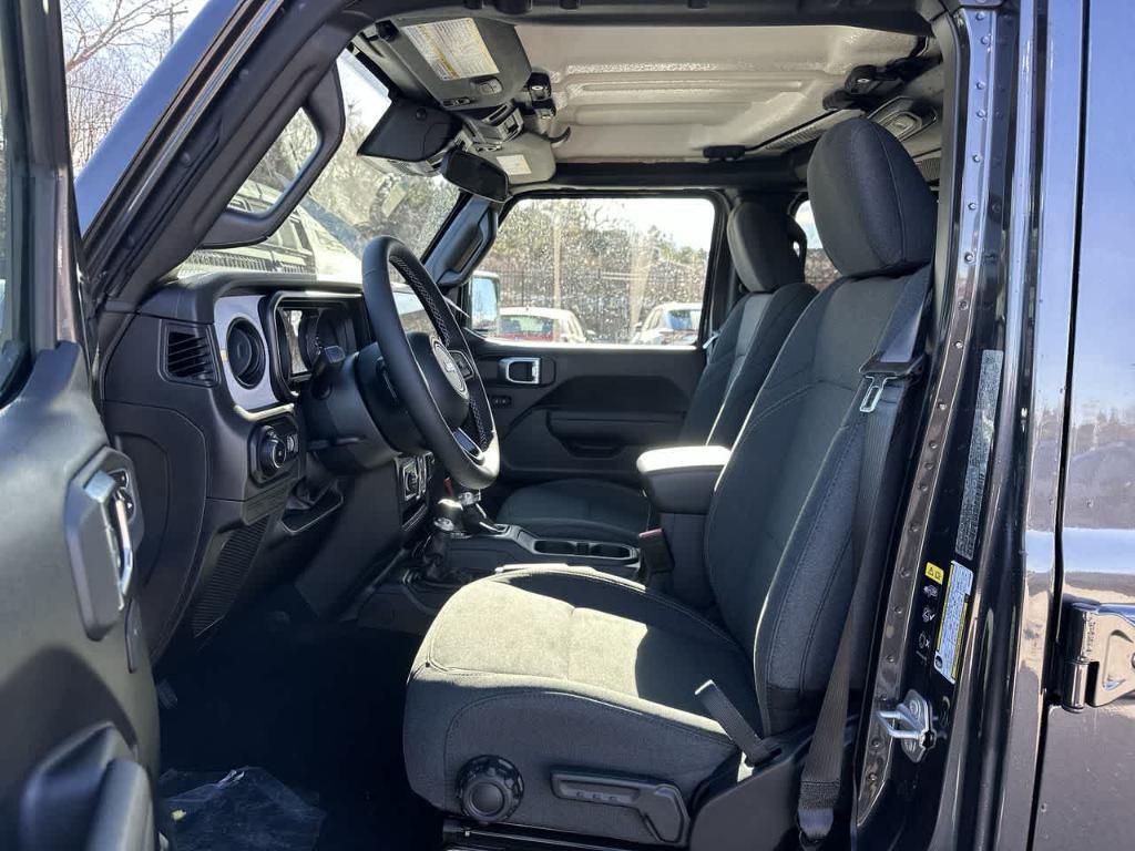 new 2025 Jeep Wrangler car, priced at $43,584