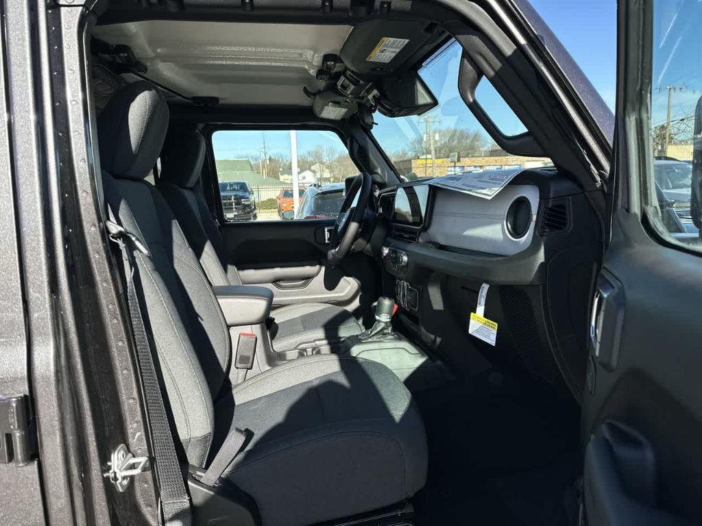 new 2025 Jeep Wrangler car, priced at $43,584