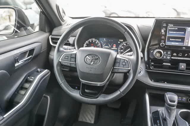 used 2022 Toyota Highlander car, priced at $38,991