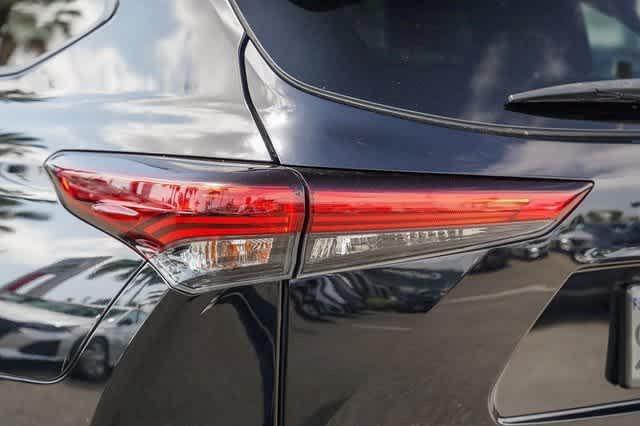 used 2022 Toyota Highlander car, priced at $39,777