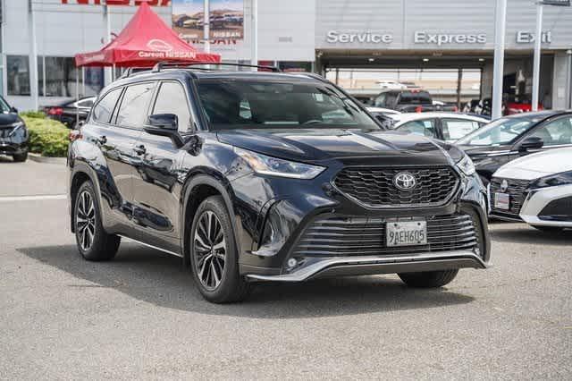 used 2022 Toyota Highlander car, priced at $38,991