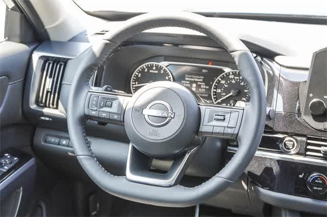 new 2024 Nissan Pathfinder car, priced at $40,956