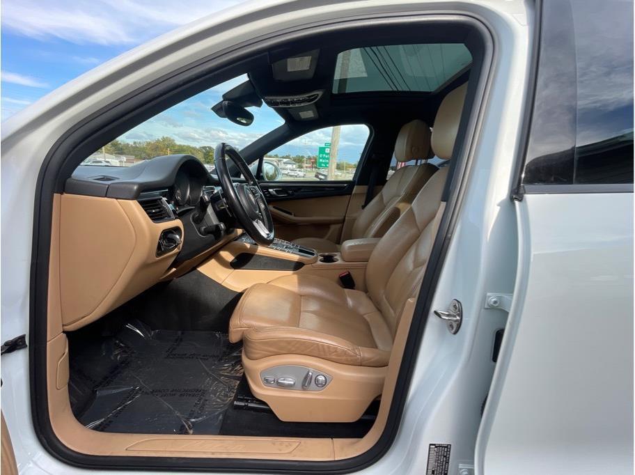used 2018 Porsche Macan car