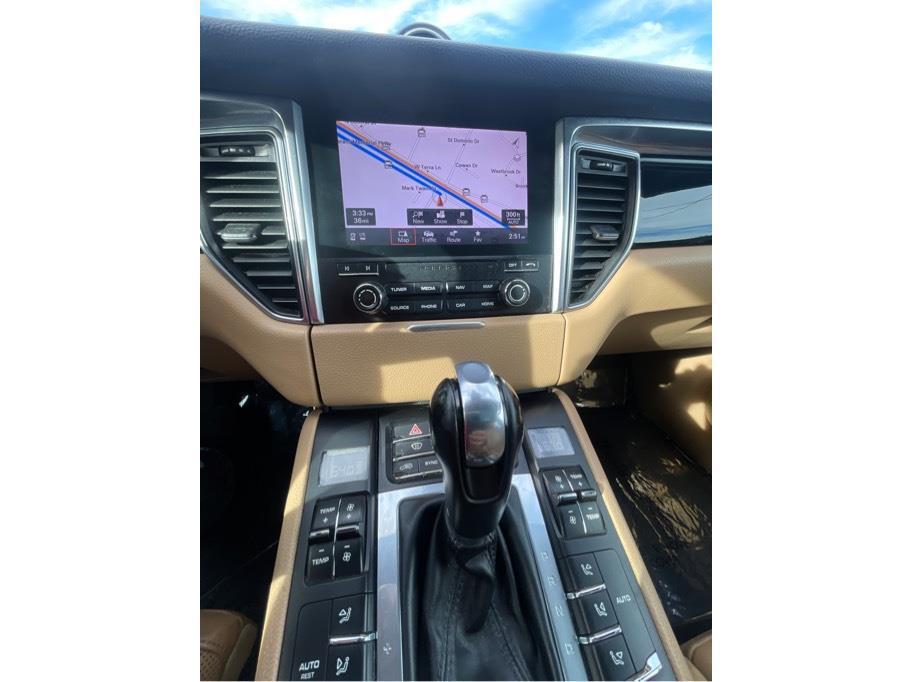 used 2018 Porsche Macan car
