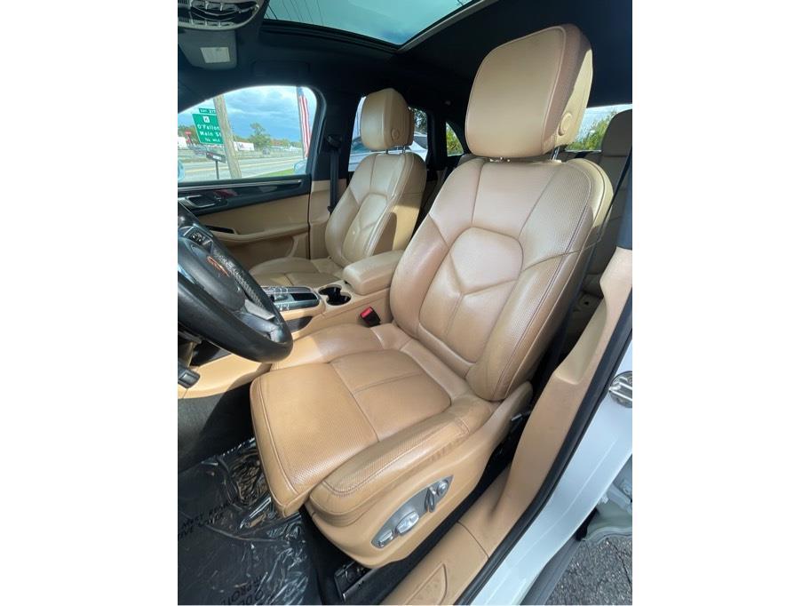 used 2018 Porsche Macan car