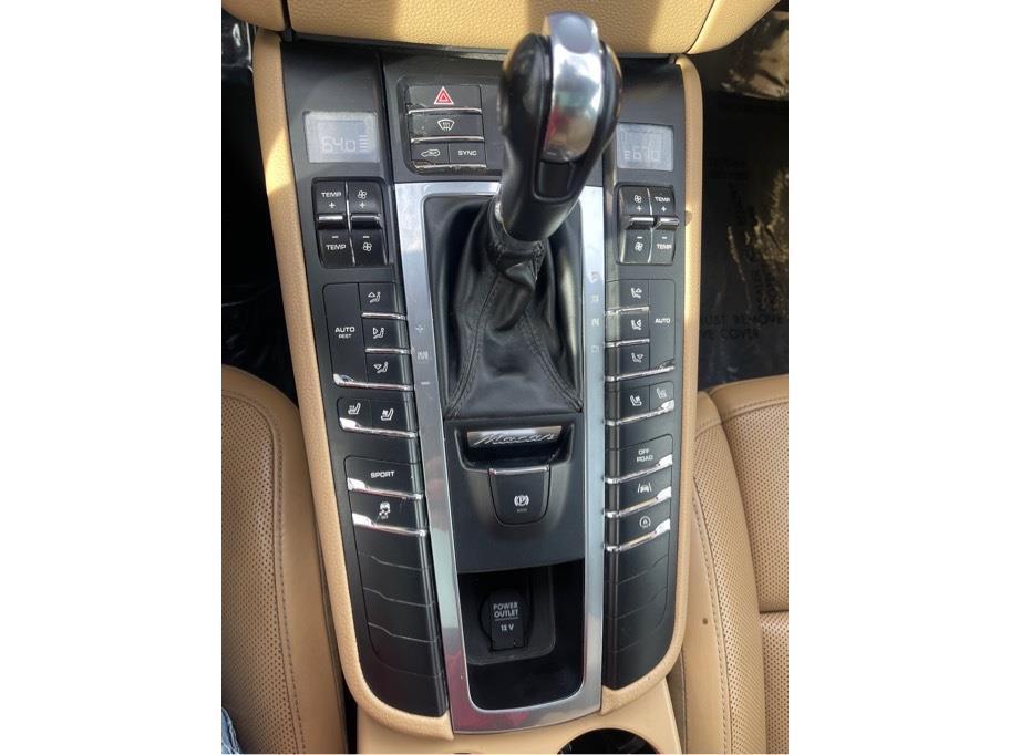 used 2018 Porsche Macan car