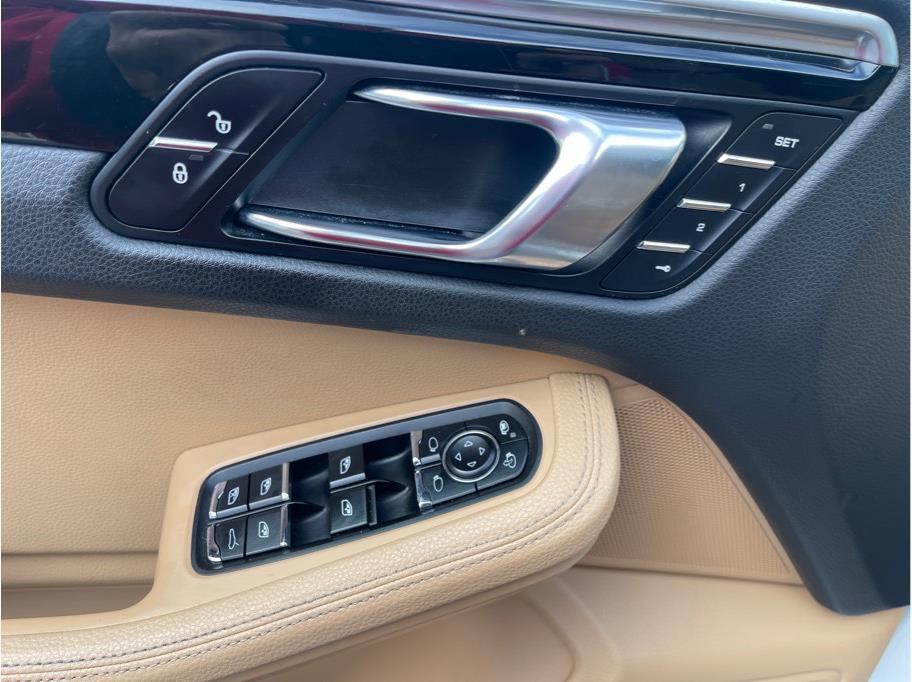 used 2018 Porsche Macan car