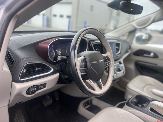 used 2017 Chrysler Pacifica car