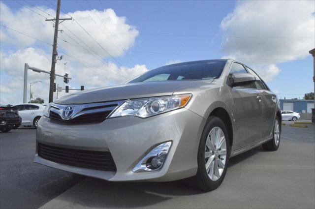 used 2014 Toyota Camry Hybrid car, priced at $12,995