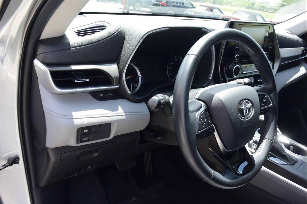 used 2021 Toyota Highlander car, priced at $26,495