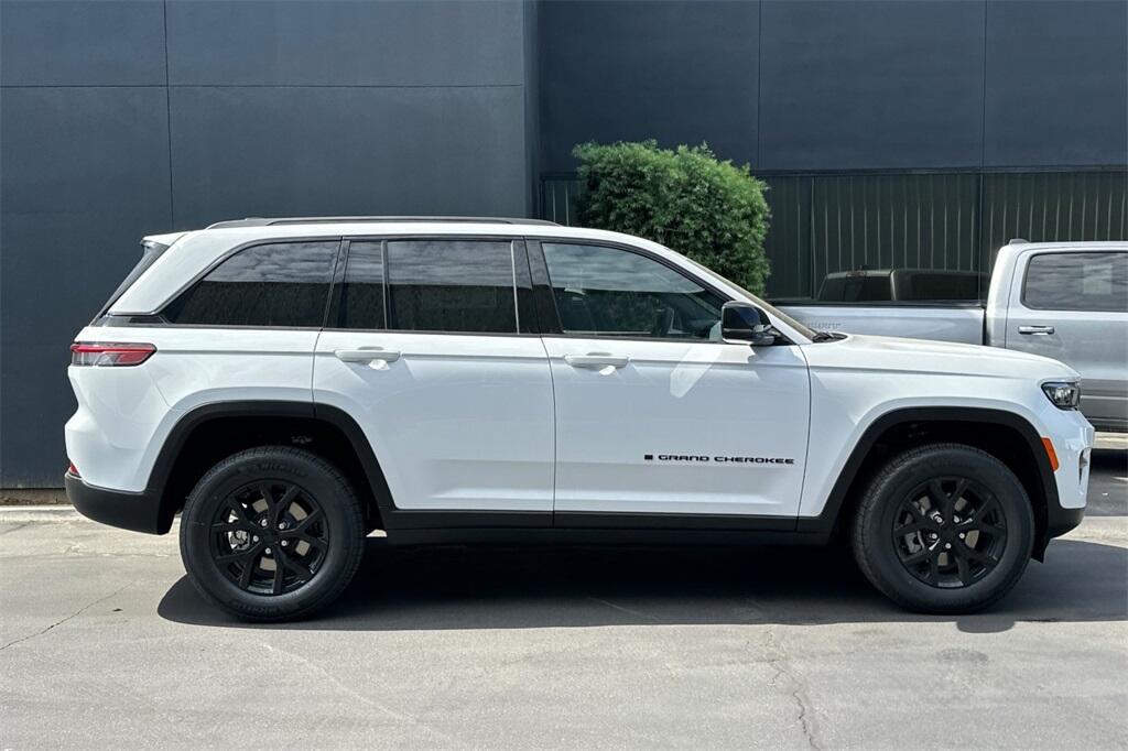 new 2025 Jeep Grand Cherokee car, priced at $38,086