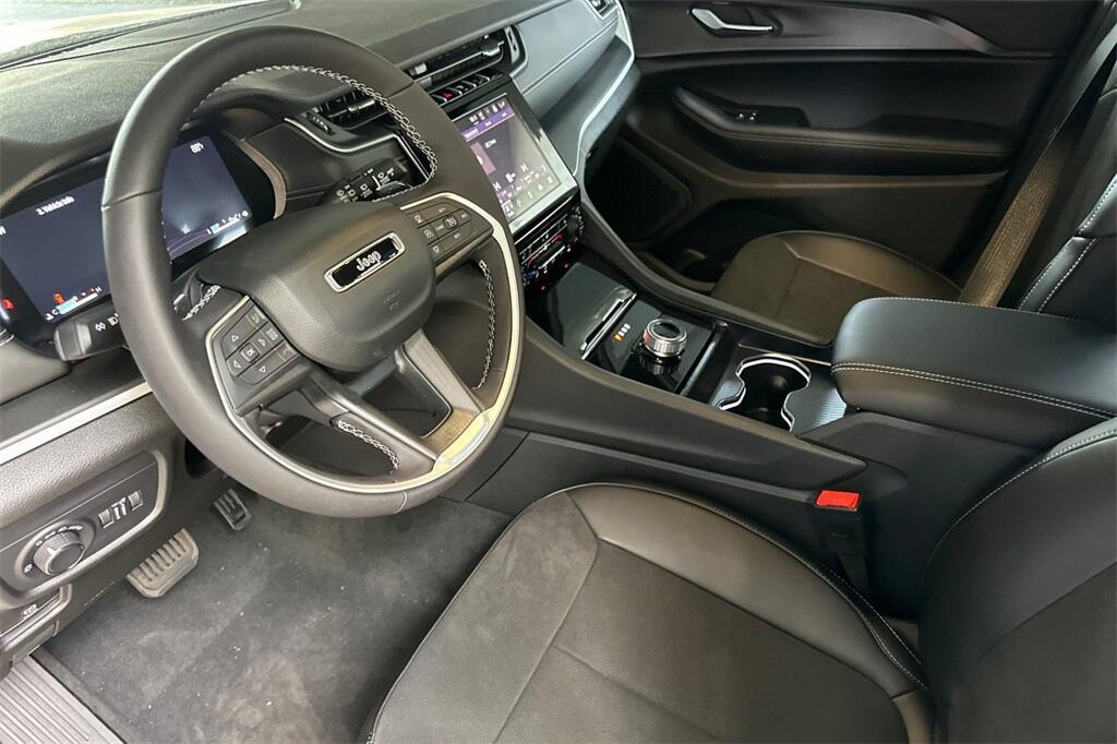 new 2025 Jeep Grand Cherokee car, priced at $38,086