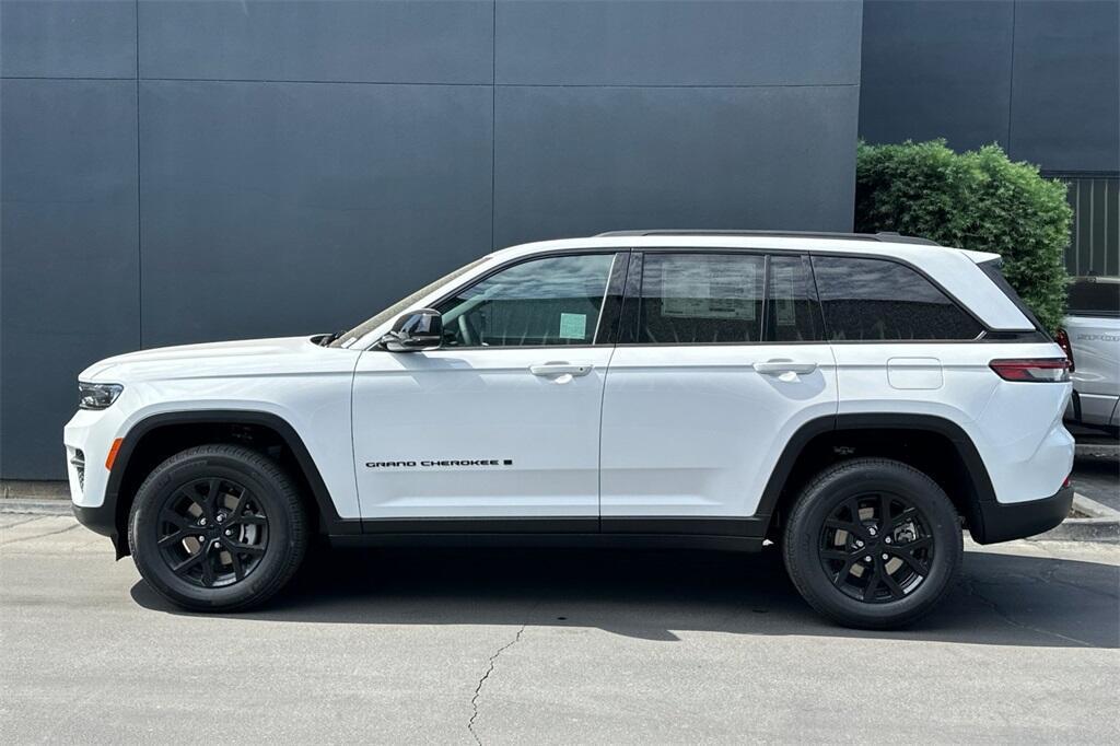 new 2025 Jeep Grand Cherokee car, priced at $38,086