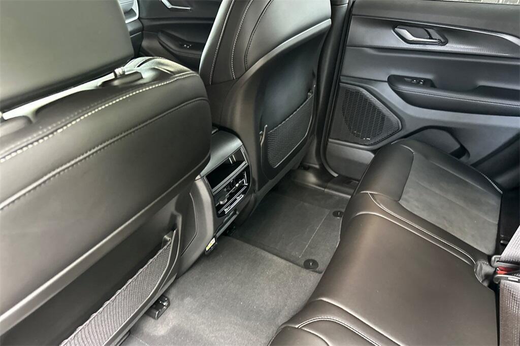 new 2025 Jeep Grand Cherokee car, priced at $38,086