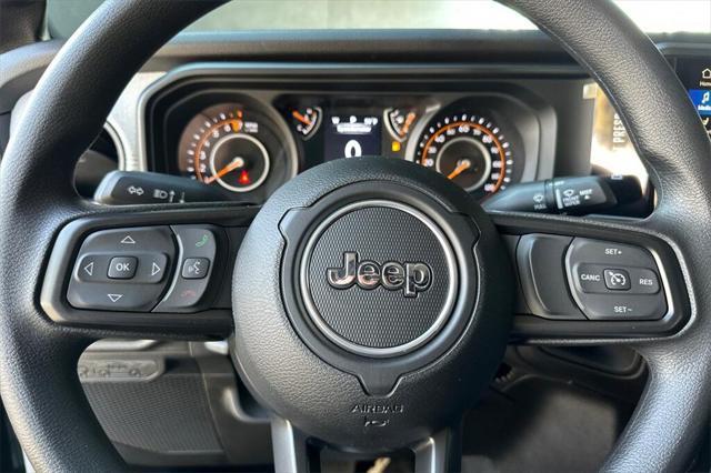 new 2025 Jeep Gladiator car, priced at $45,235