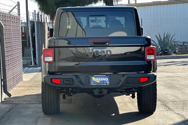 new 2025 Jeep Gladiator car, priced at $45,235