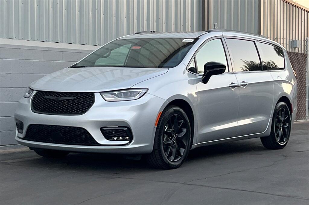 new 2026 Chrysler Pacifica car, priced at $54,560