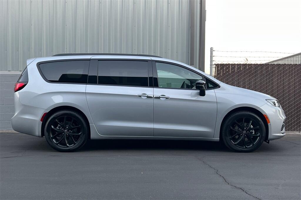 new 2026 Chrysler Pacifica car, priced at $54,560