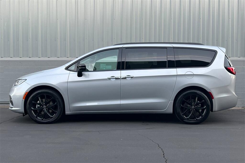 new 2026 Chrysler Pacifica car, priced at $54,560
