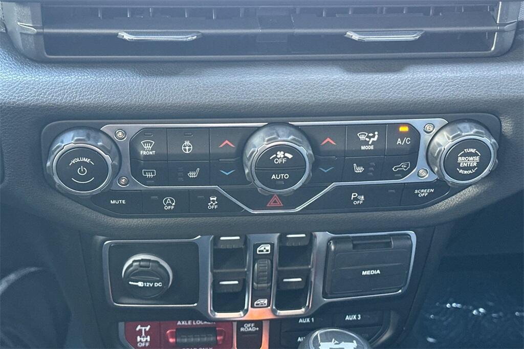 new 2025 Jeep Wrangler car, priced at $48,275