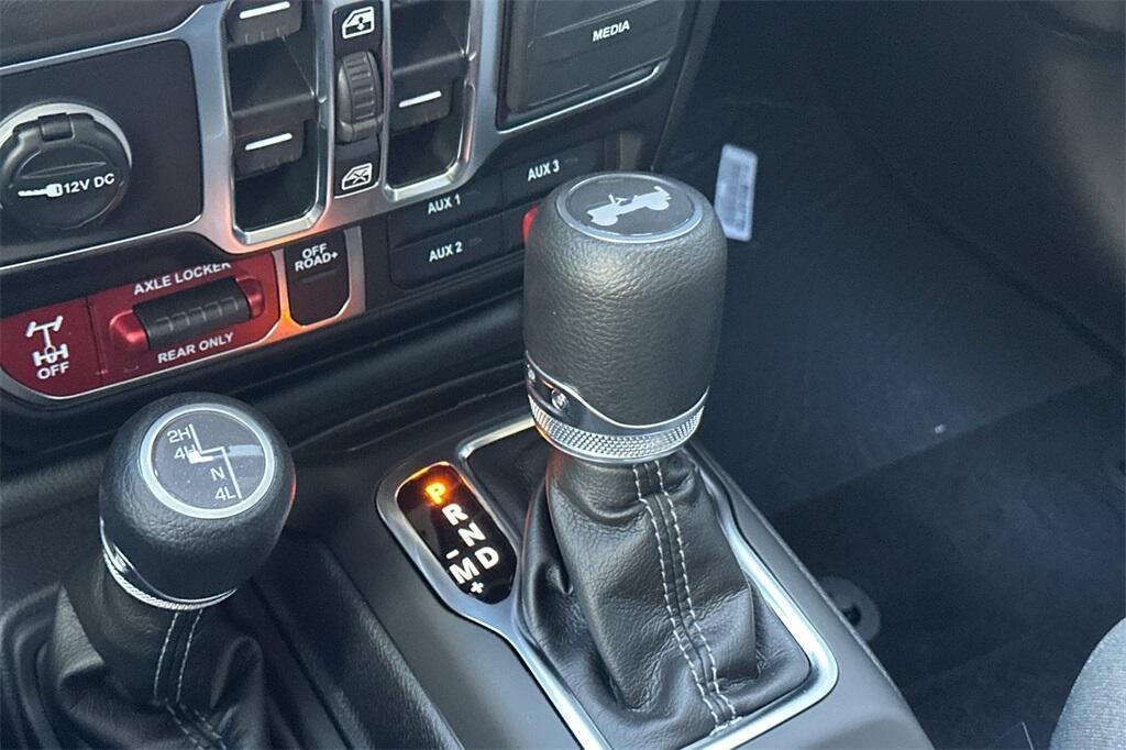 new 2025 Jeep Wrangler car, priced at $48,275