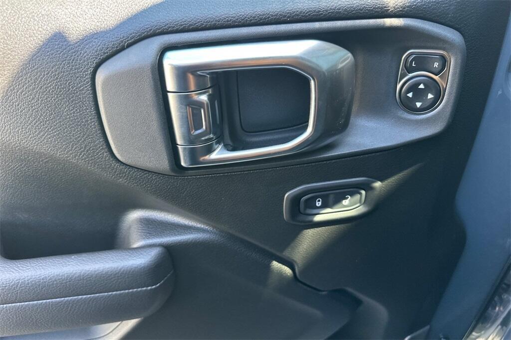 new 2025 Jeep Wrangler car, priced at $48,275