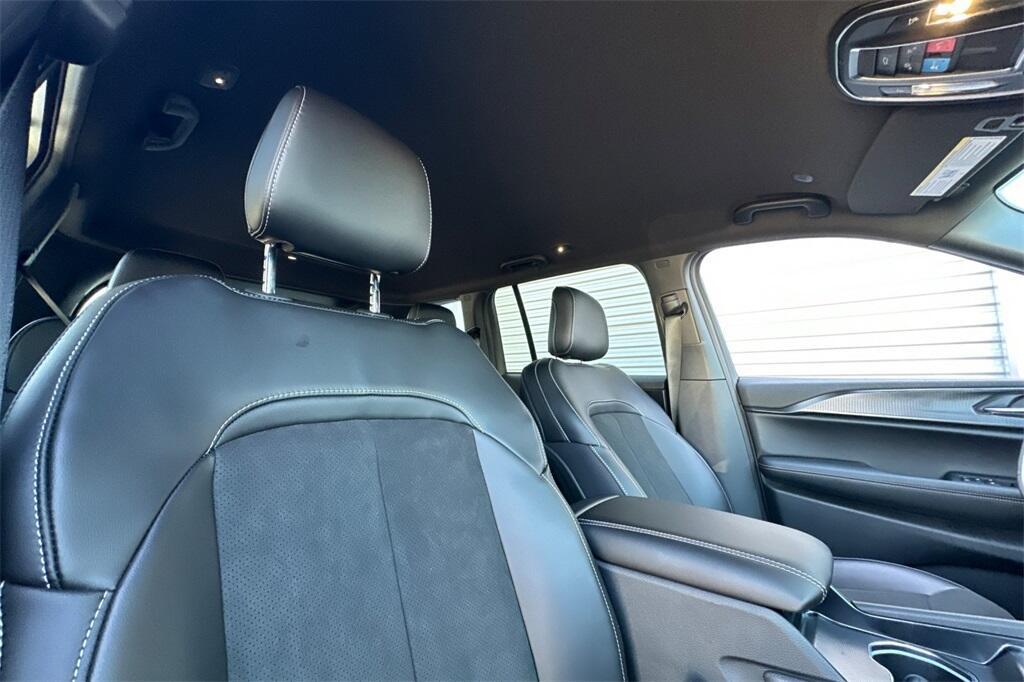 new 2025 Jeep Grand Cherokee car, priced at $39,291