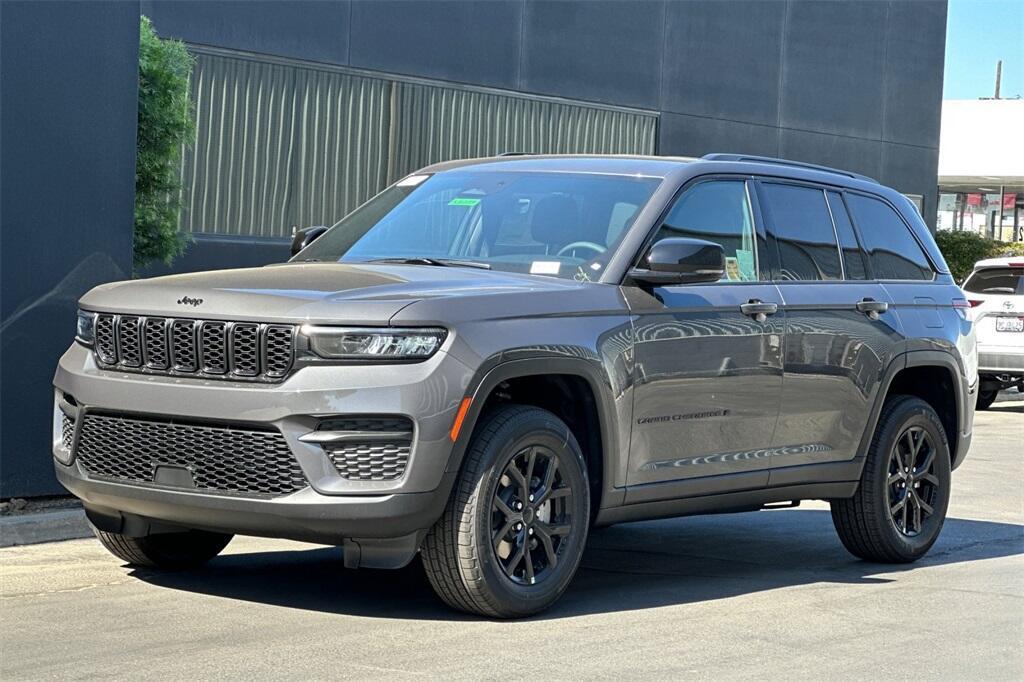 new 2025 Jeep Grand Cherokee car, priced at $39,291