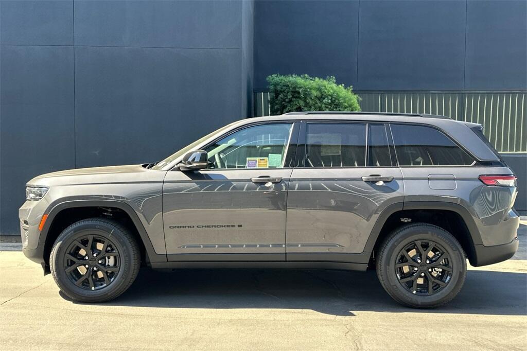 new 2025 Jeep Grand Cherokee car, priced at $39,291