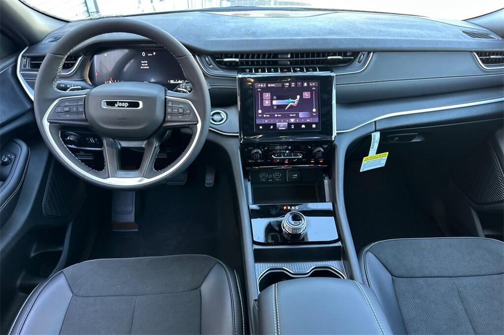 new 2025 Jeep Grand Cherokee car, priced at $39,291