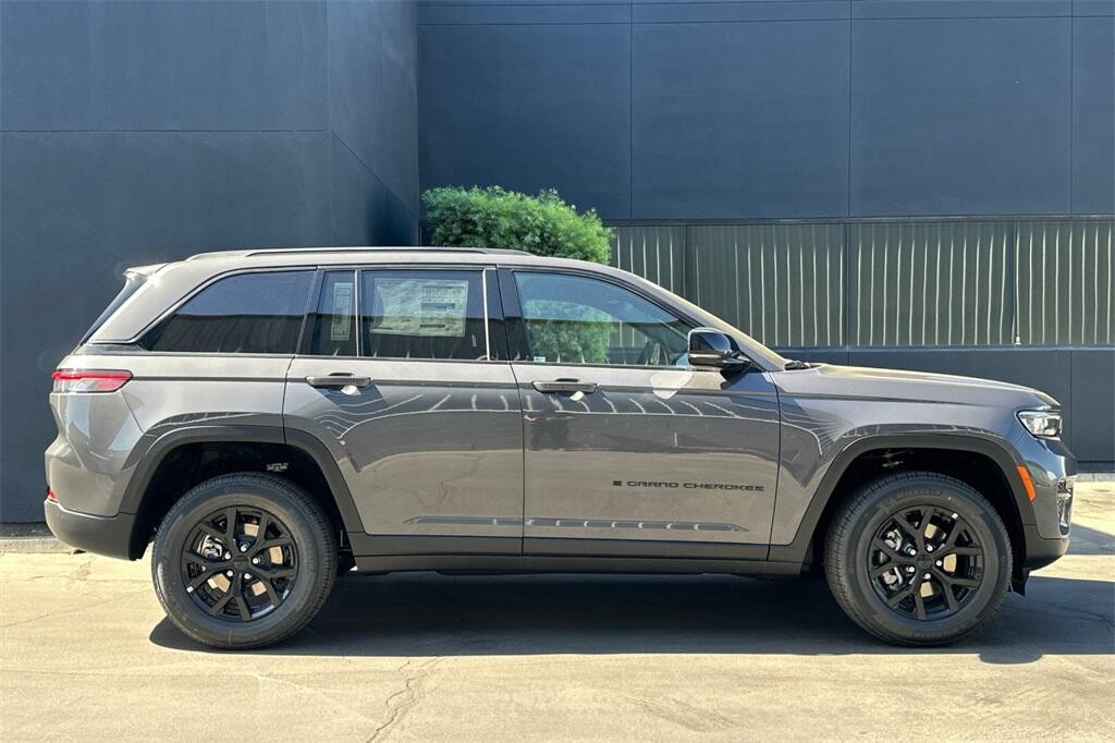 new 2025 Jeep Grand Cherokee car, priced at $39,291