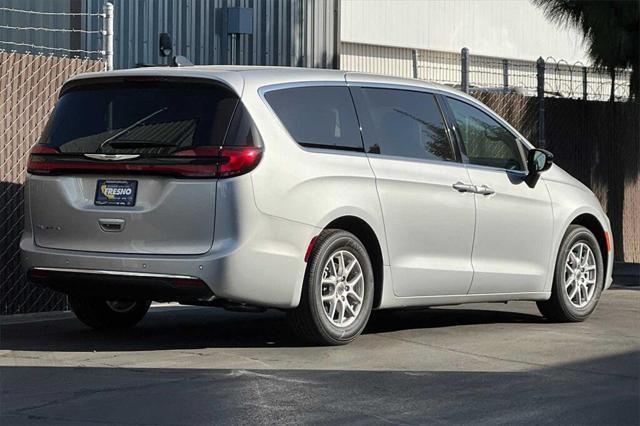 new 2024 Chrysler Pacifica car, priced at $37,582