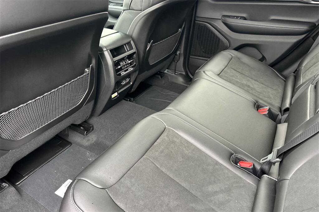 new 2025 Jeep Grand Cherokee car, priced at $40,975