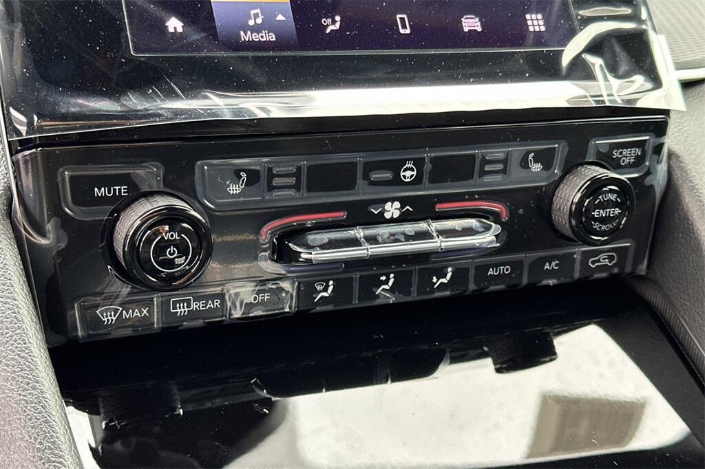 new 2025 Jeep Grand Cherokee car, priced at $40,975