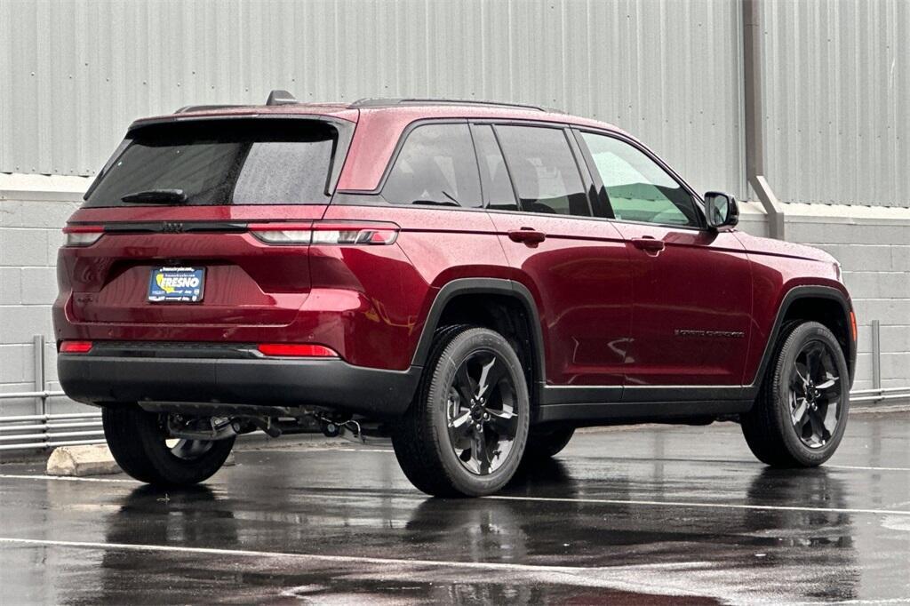 new 2025 Jeep Grand Cherokee car, priced at $40,975