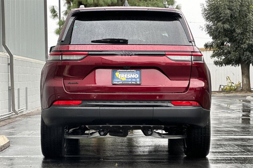new 2025 Jeep Grand Cherokee car, priced at $40,975