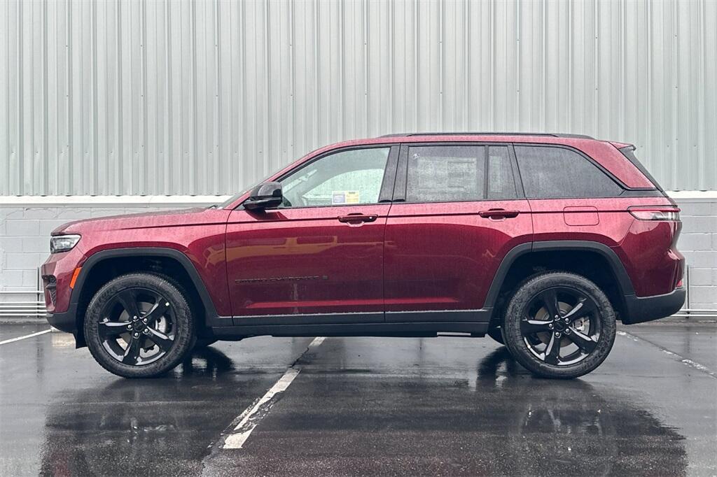 new 2025 Jeep Grand Cherokee car, priced at $40,975