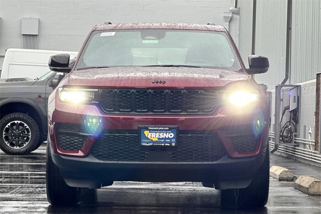 new 2025 Jeep Grand Cherokee car, priced at $40,975