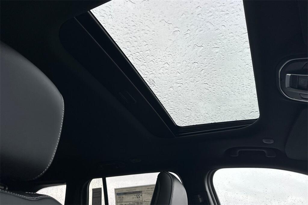 new 2025 Jeep Grand Cherokee car, priced at $40,975