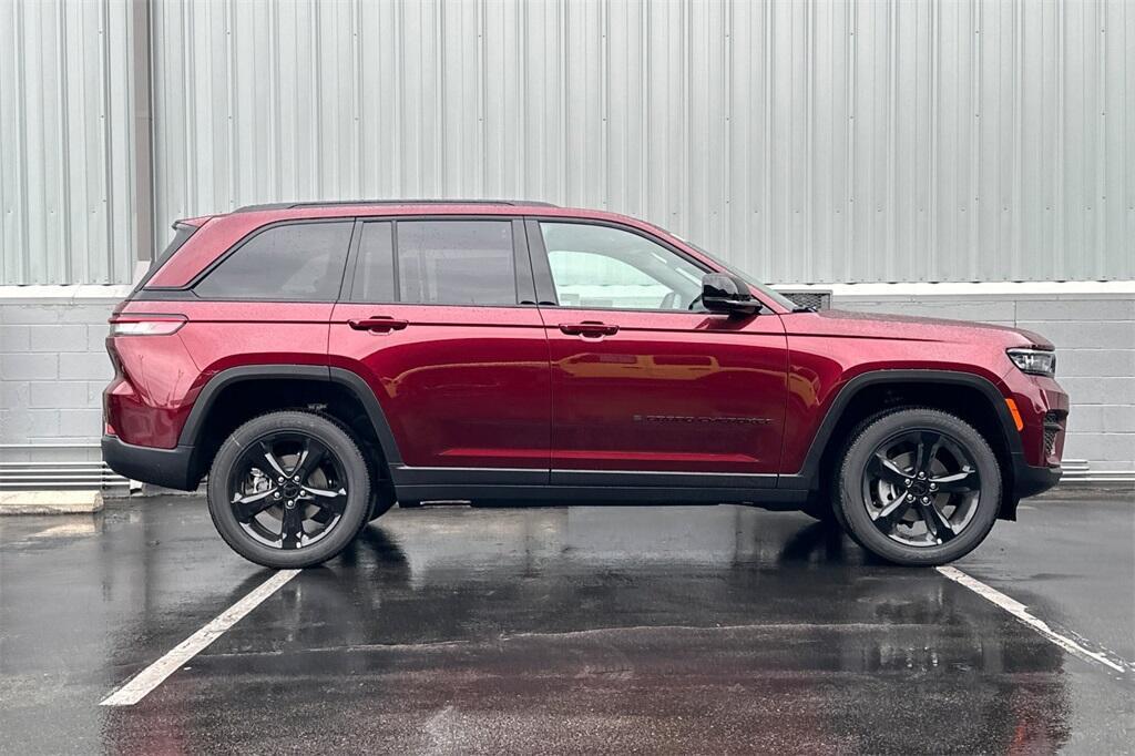 new 2025 Jeep Grand Cherokee car, priced at $40,975