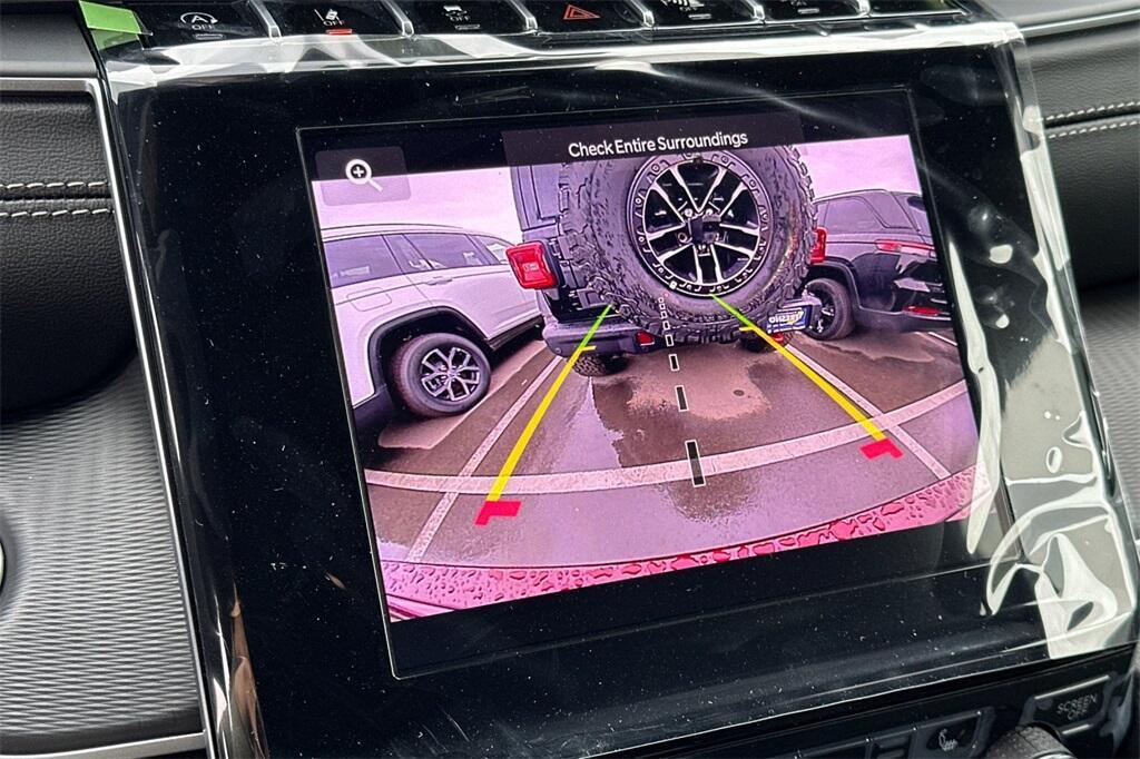 new 2025 Jeep Grand Cherokee car, priced at $40,975