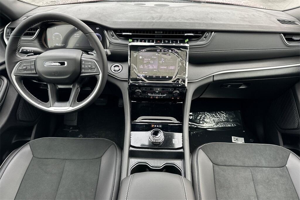 new 2025 Jeep Grand Cherokee car, priced at $40,975
