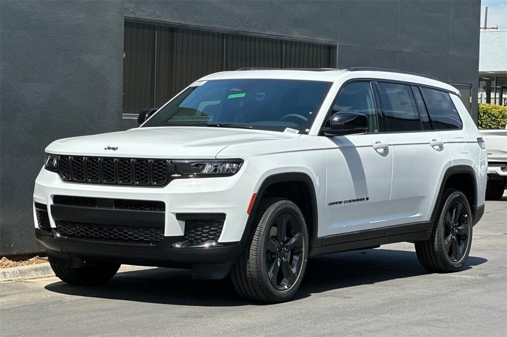 new 2025 Jeep Grand Cherokee L car, priced at $40,880