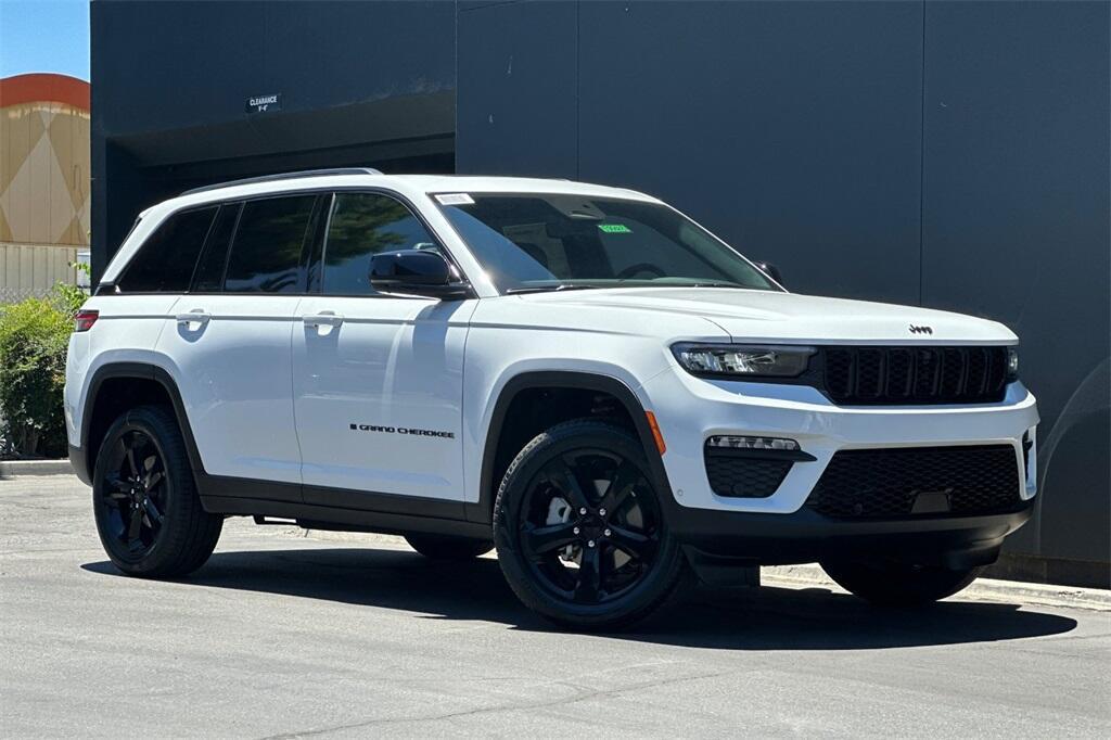 new 2025 Jeep Grand Cherokee car, priced at $52,428