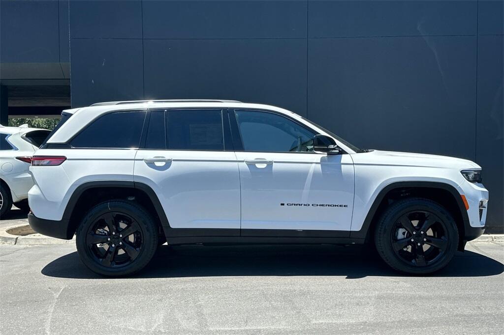 new 2025 Jeep Grand Cherokee car, priced at $52,428