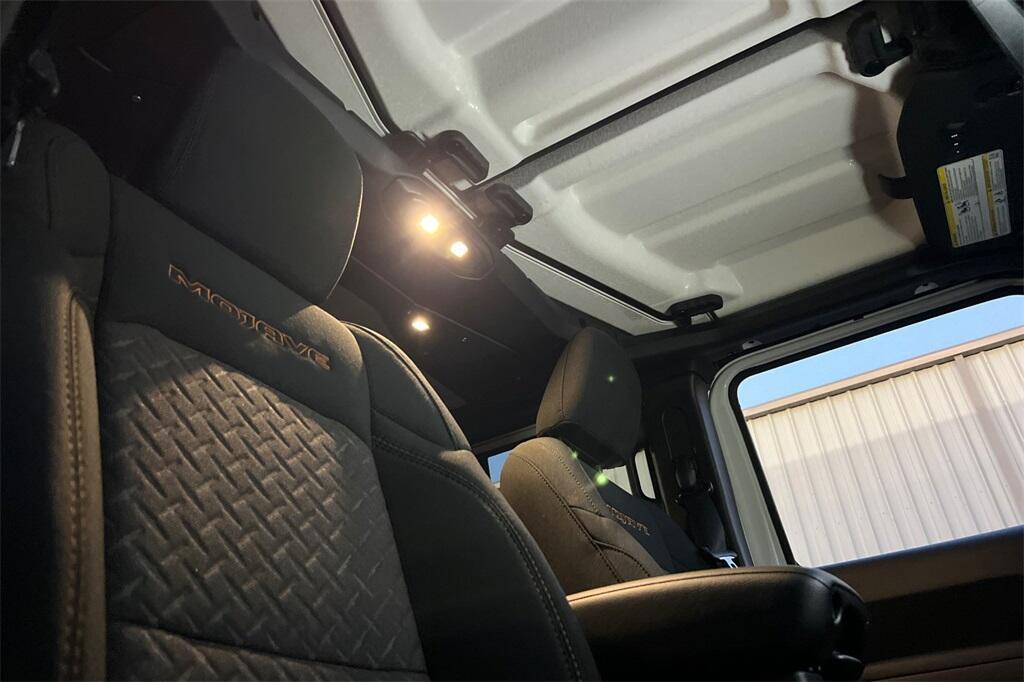 new 2025 Jeep Gladiator car, priced at $51,960