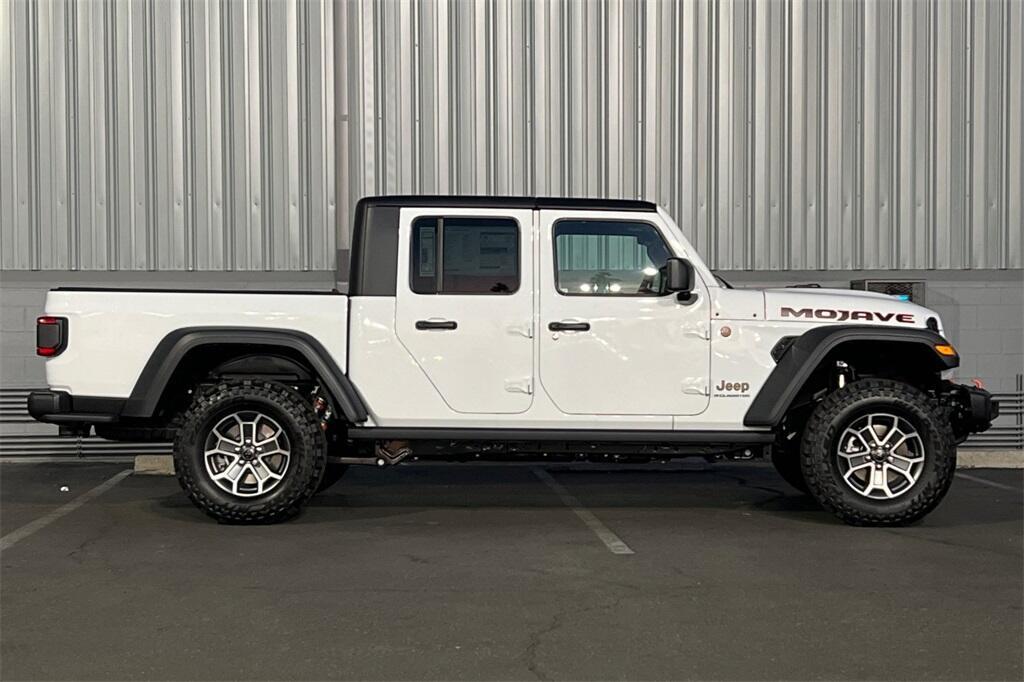 new 2025 Jeep Gladiator car, priced at $51,960
