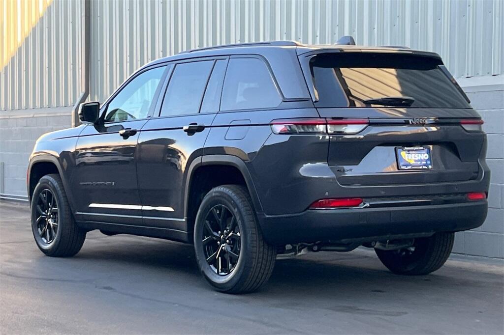 new 2025 Jeep Grand Cherokee car, priced at $38,235