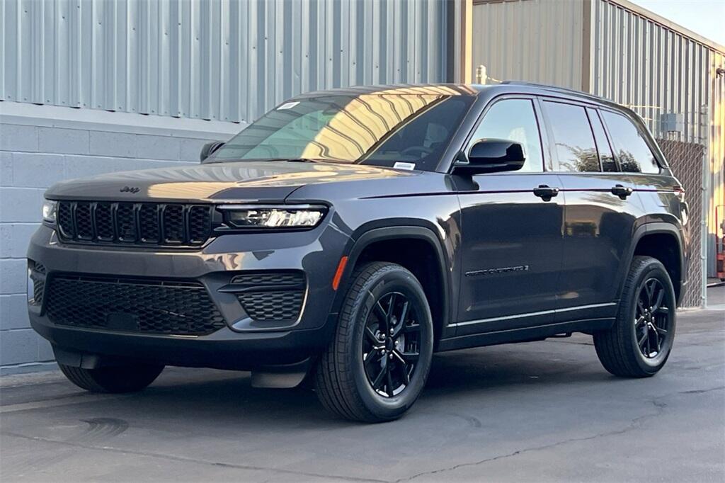 new 2025 Jeep Grand Cherokee car, priced at $38,235