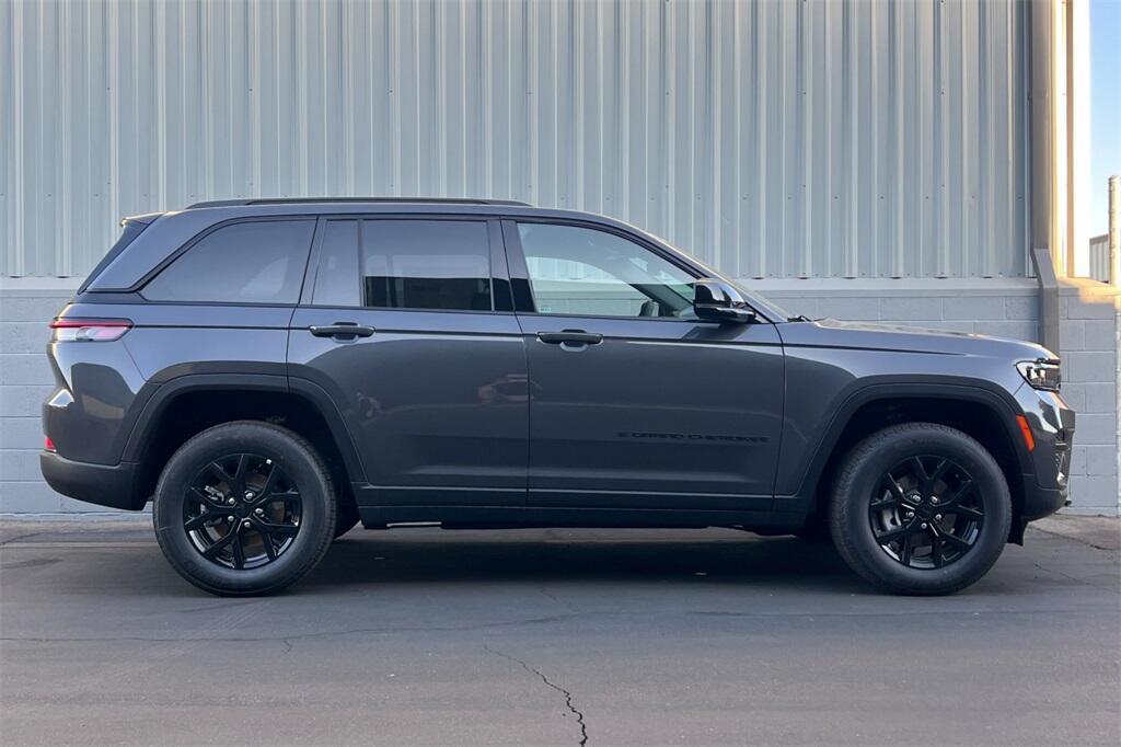 new 2025 Jeep Grand Cherokee car, priced at $38,235